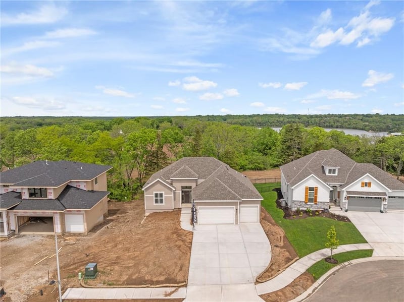 25030 141st St, Olathe, KS 66061