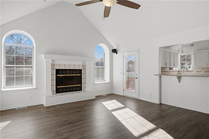 1325 Foxwood Dr, Lee's Summit, MO 64086