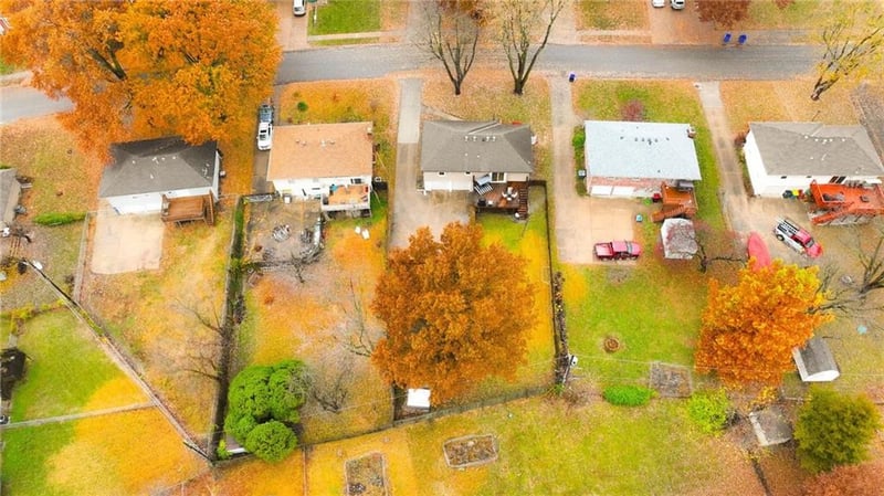 307 Sharon Dr, Lee's Summit, MO 64063