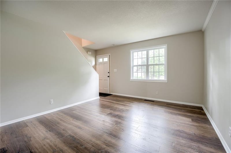 8304 Hemlock St, Overland Park, KS 66212