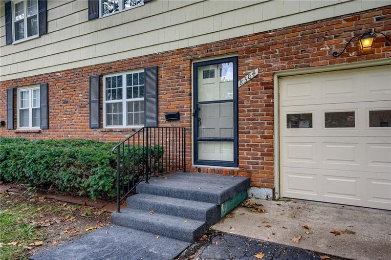 8304 Hemlock St, Overland Park, KS 66212