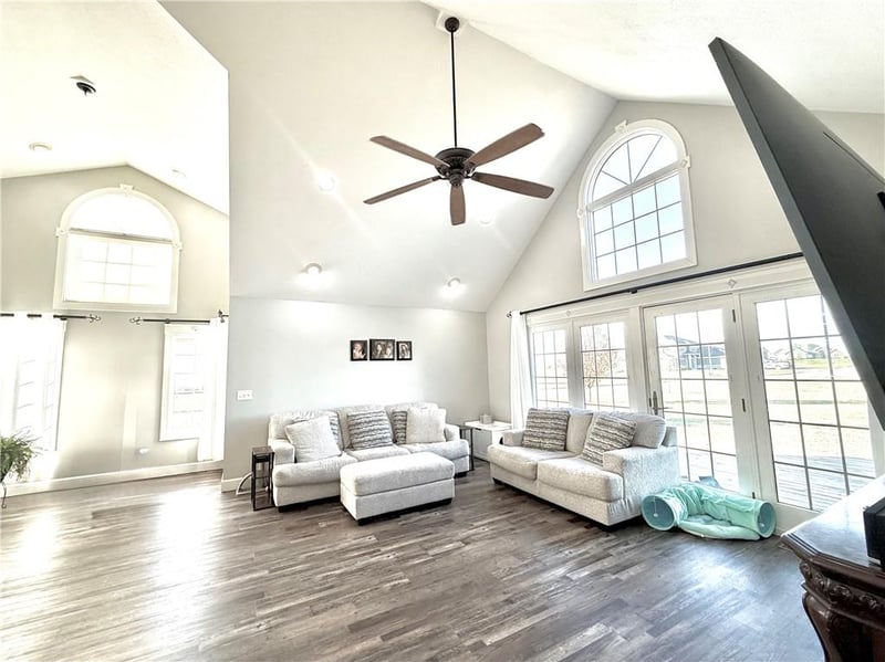 25687 Magnolia Cir, Maryville, MO 64468