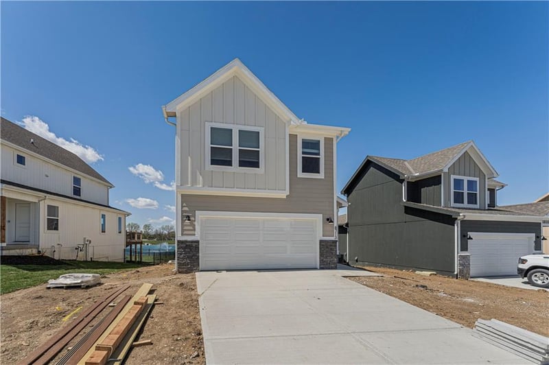 8749 Brickell Dr, Blue Springs, MO 64064