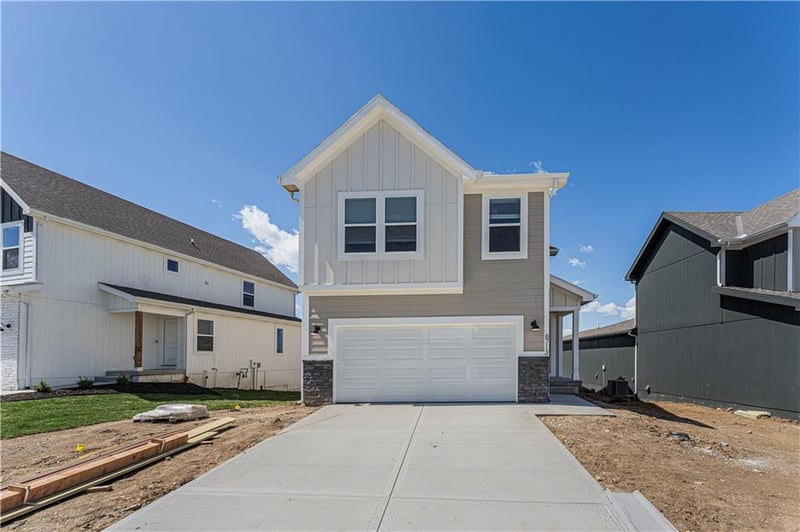 8749 Brickell Dr, Blue Springs, MO 64064
