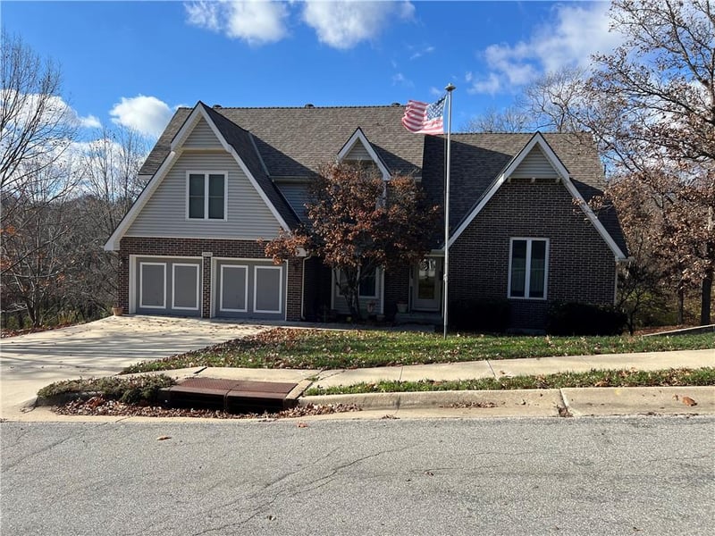1908 Canterbury St, Leavenworth, KS 66048