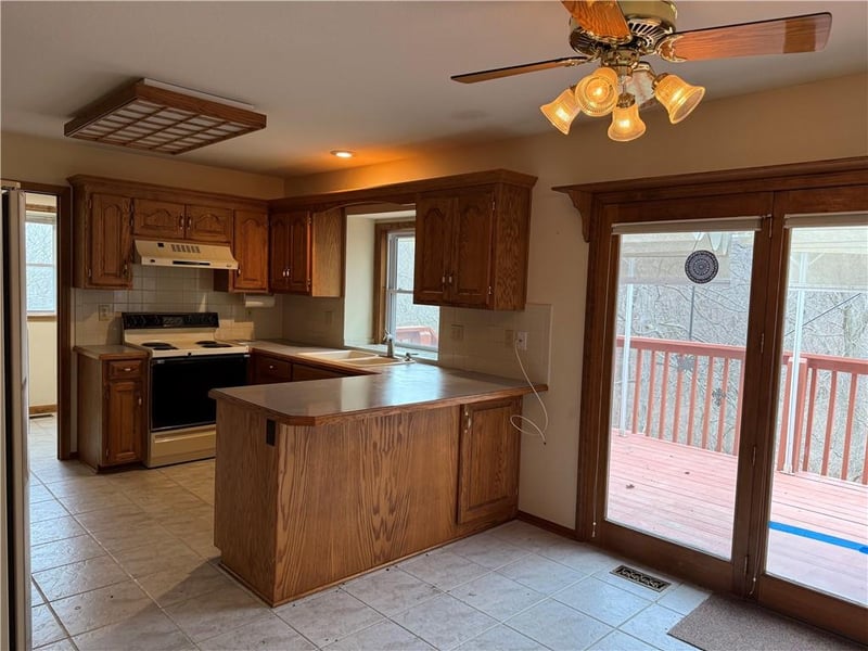 1908 Canterbury St, Leavenworth, KS 66048