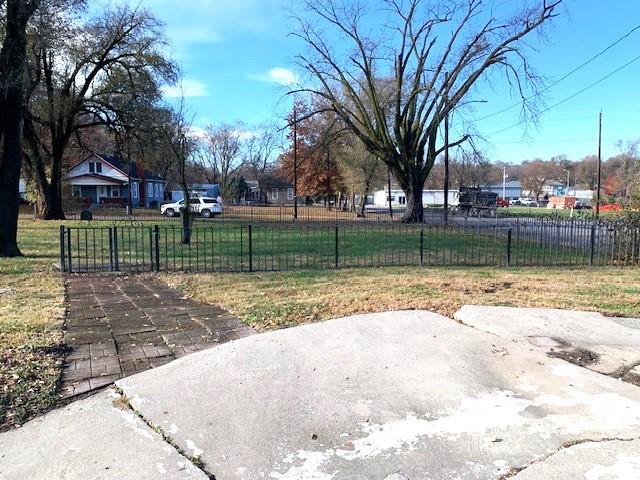 1002 22nd St, St Joseph, MO 64507