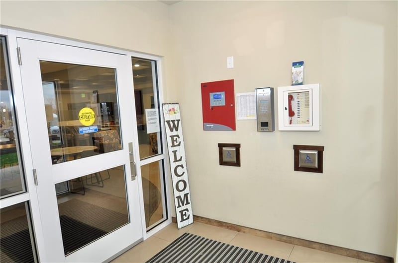 2651 Barry Rd #102, Kansas City, MO 64154