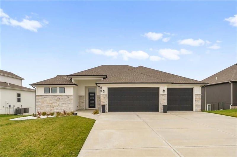 8808 Clarion Ave, Kansas City, MO 64153