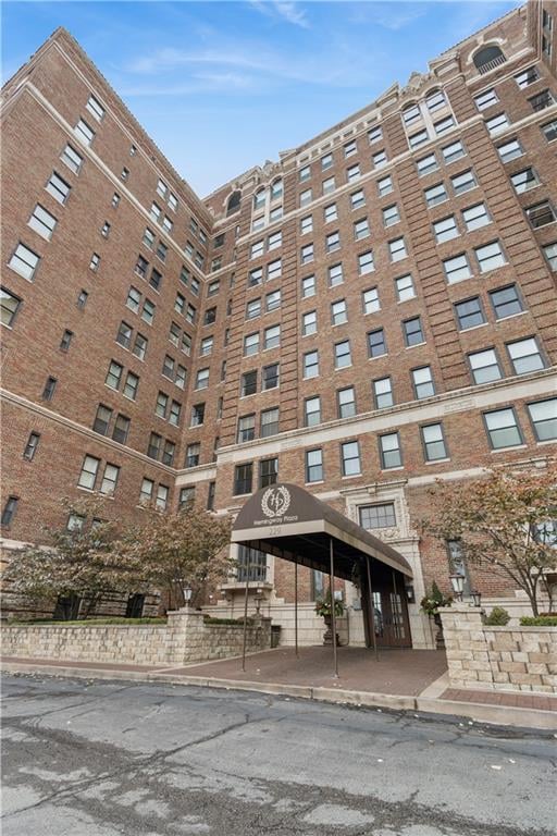 229 Ward Pw #604B, Kansas City, MO 64112