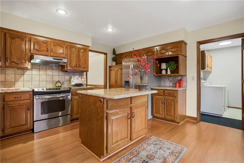 7736 Darnell St, Lenexa, KS 66216