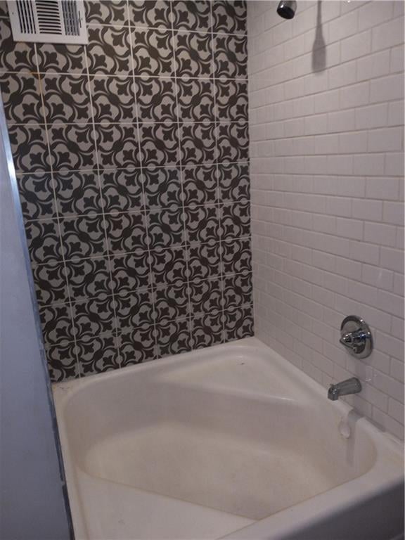 7736 Paseo Blvd, Kansas City, MO 64131