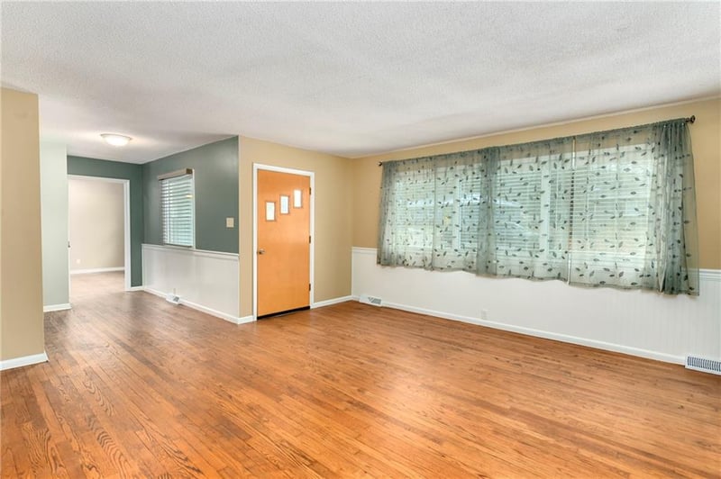 1809 Grand Ave, Leavenworth, KS 66048