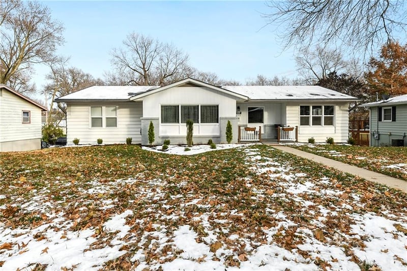 1809 Grand Ave, Leavenworth, KS 66048