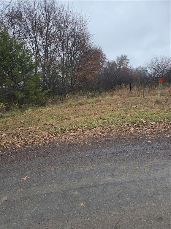 129 Woodcut Dr, Linn Valley, KS 66040