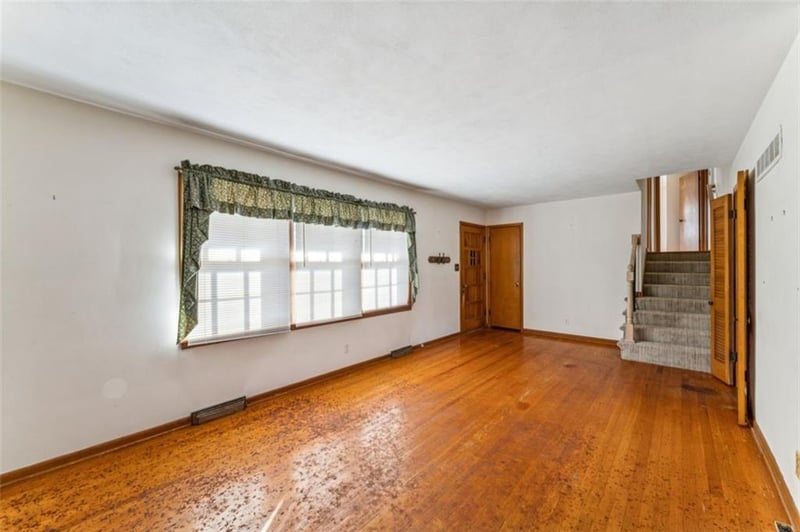 8712 Conser St, Overland Park, KS 66211
