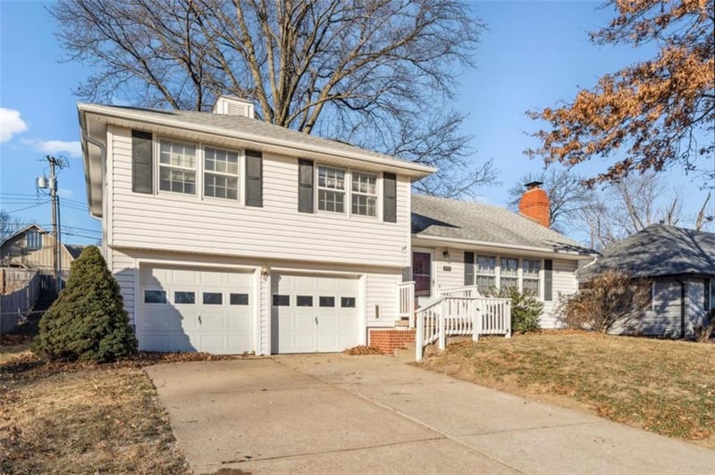 8712 Conser St, Overland Park, KS 66211