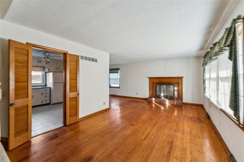 8712 Conser St, Overland Park, KS 66211