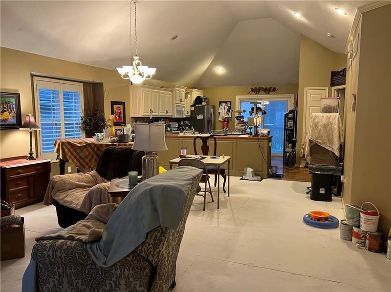 101 Heatherton Ct, Gladstone, MO 64118