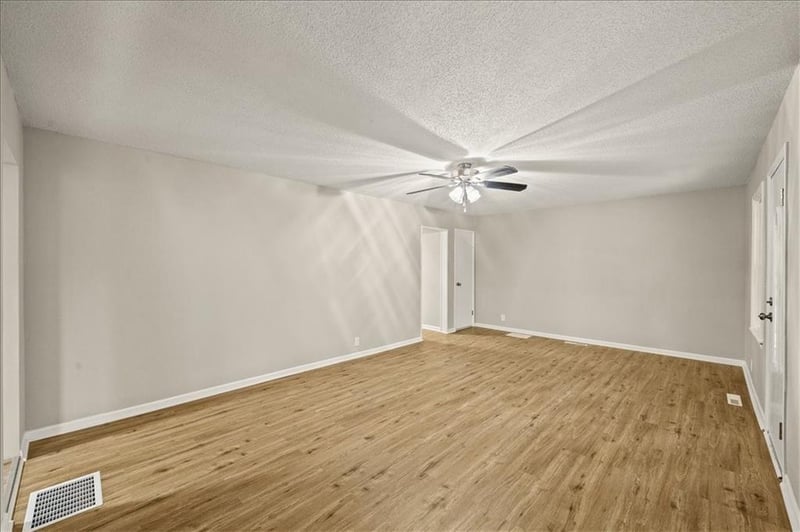 9421 15th St, Independence, MO 64052