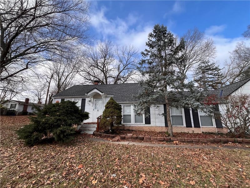 9724 Pennsylvania Ave, Kansas City, MO 64114