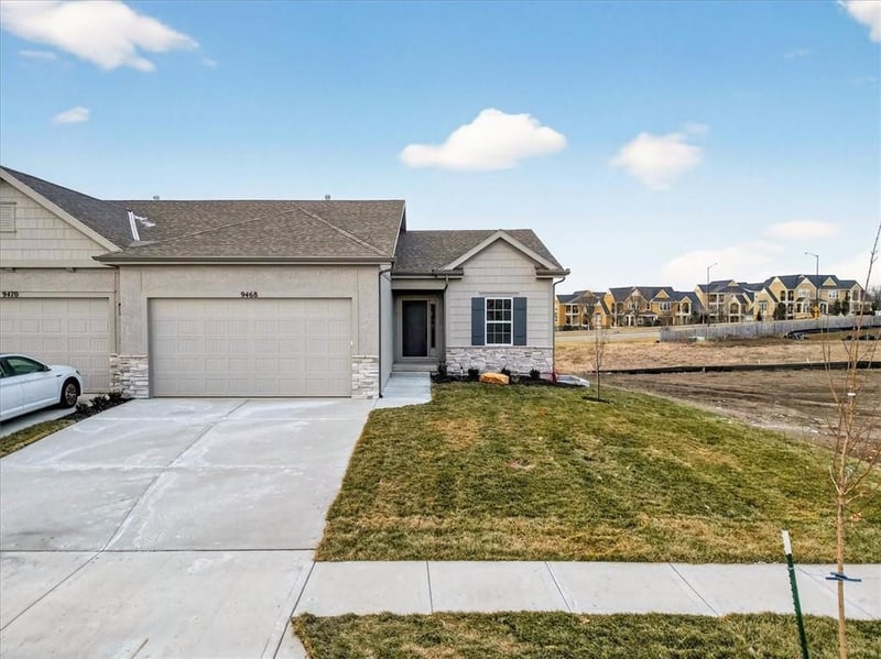 9468 Shady Bend Rd, Lenexa, KS 66227