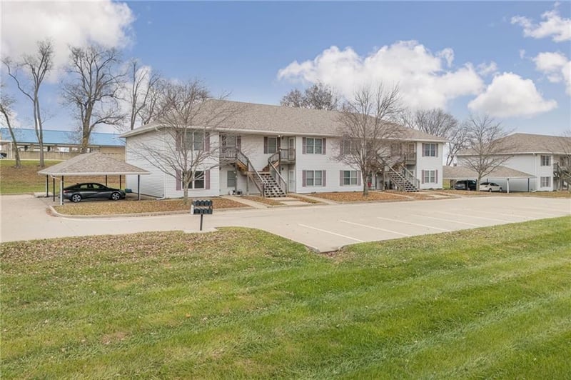 2301 Riverside Rd, St Joseph, MO 64507