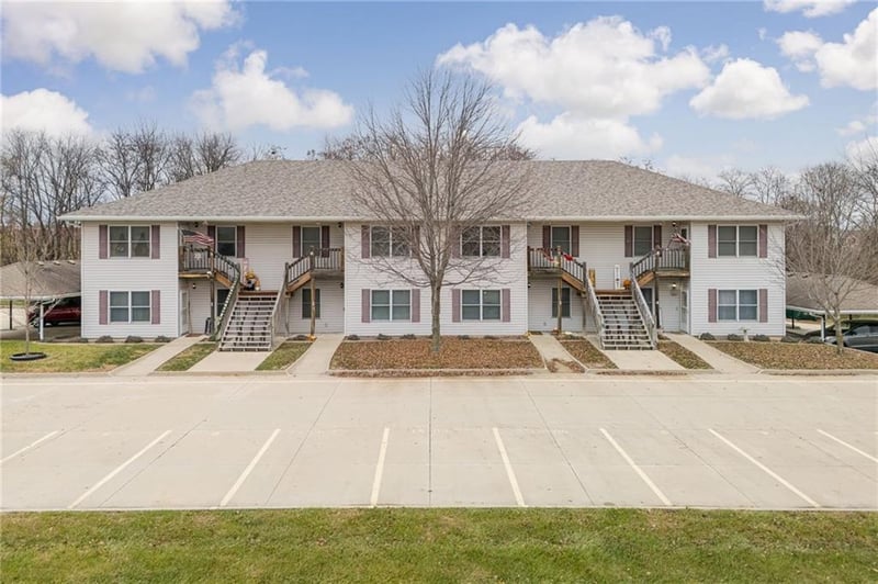 2301 Riverside Rd, St Joseph, MO 64507