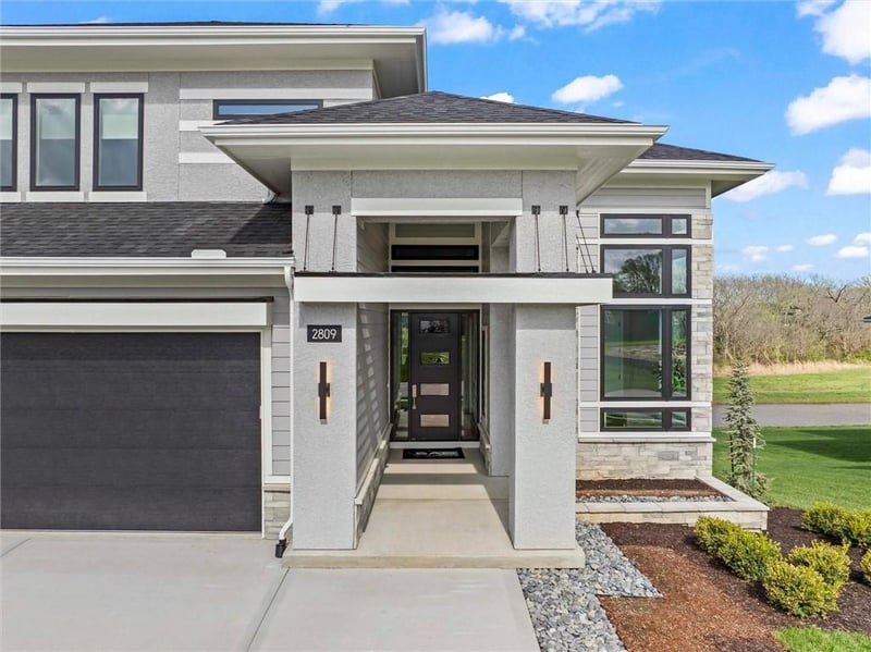 2809 Heartland Rd, Lee's Summit, MO 64082
