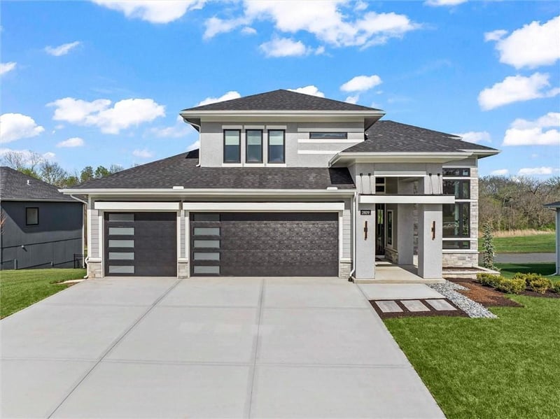 2809 Heartland Rd, Lee's Summit, MO 64082