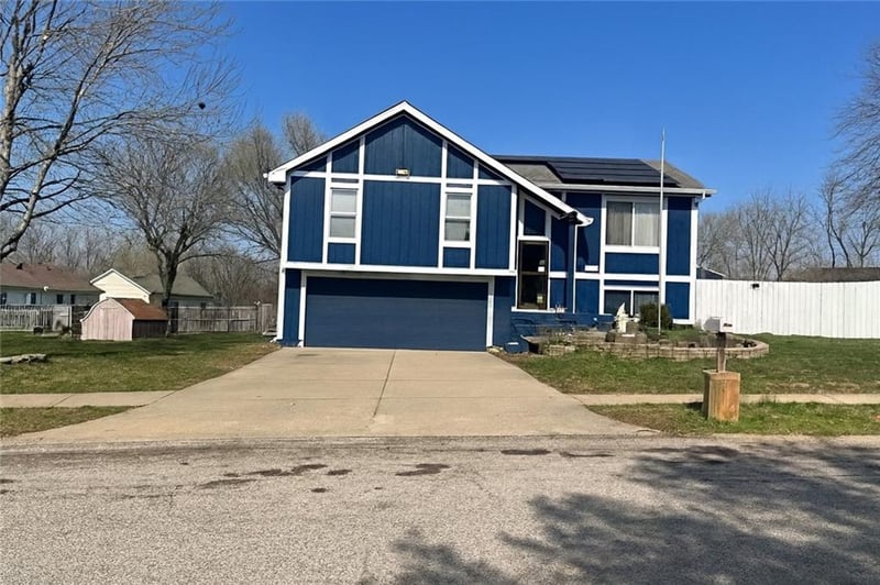 817 Mohican Dr, Independence, MO 64056