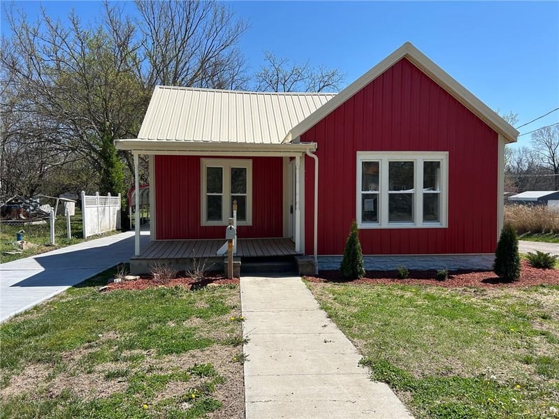 607 Pine St, Holden, MO 64040