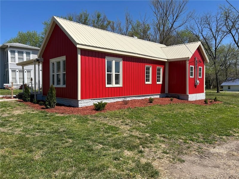 607 Pine St, Holden, MO 64040