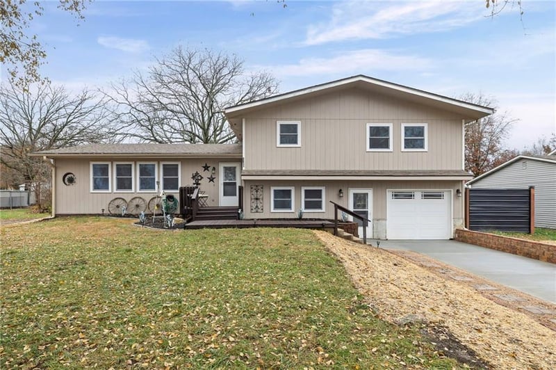 211 Lincoln St, Garnett, KS 66032