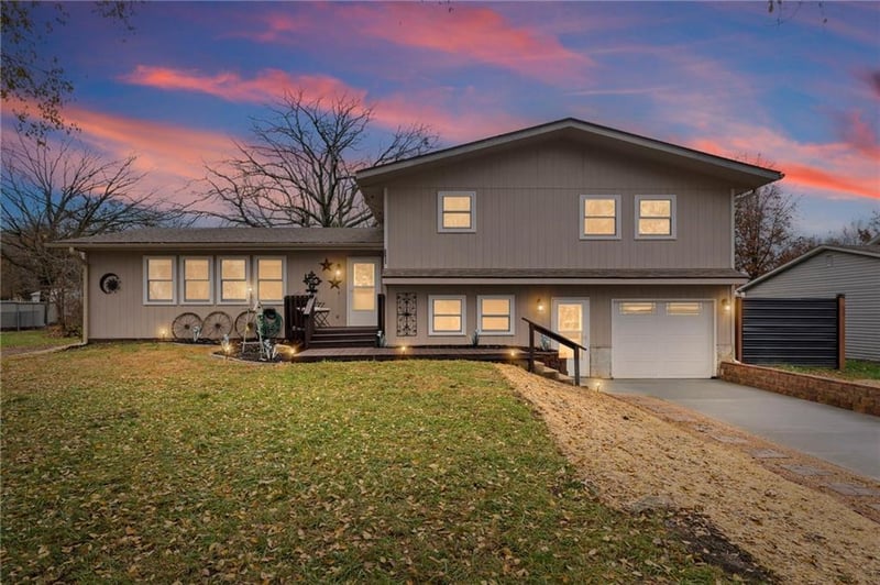 211 Lincoln St, Garnett, KS 66032
