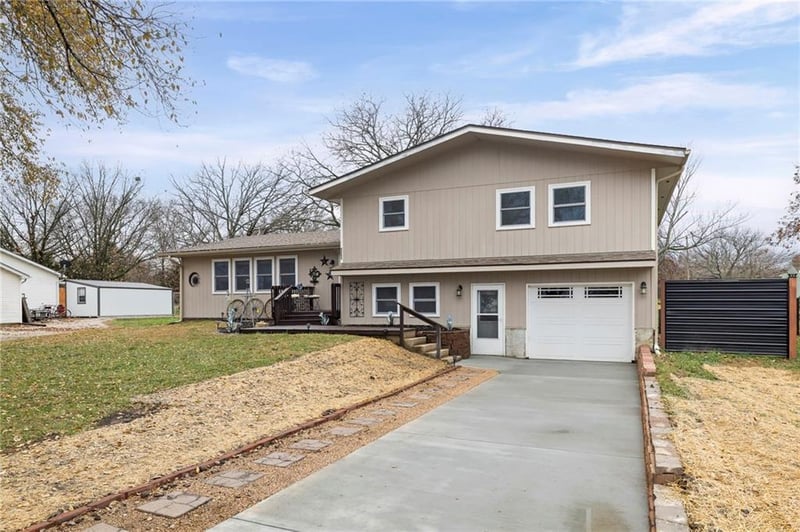 211 Lincoln St, Garnett, KS 66032