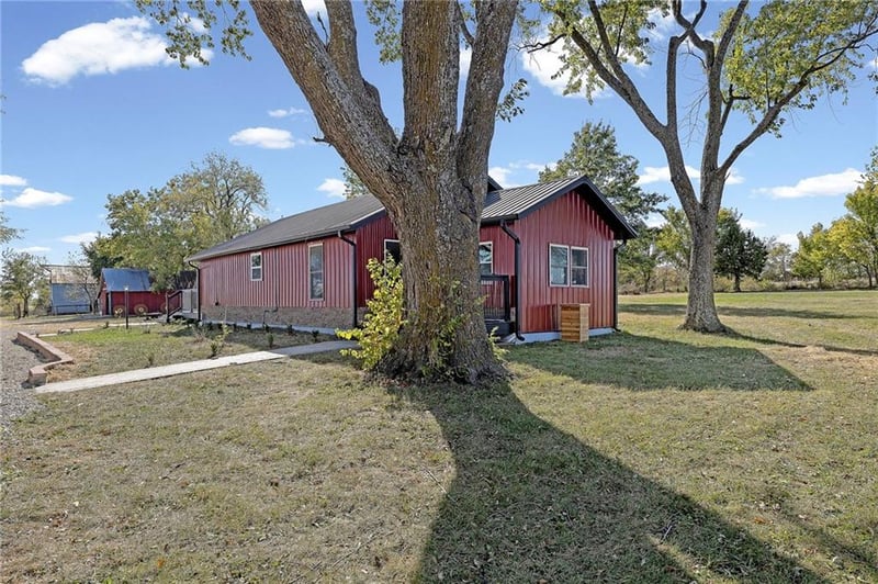 22244 1400th Rd, Garnett, KS 66032