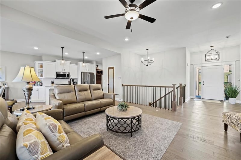 814 Hickory Ridge Dr, Grain Valley, MO 64029