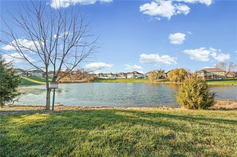 814 Hickory Ridge Dr, Grain Valley, MO 64029