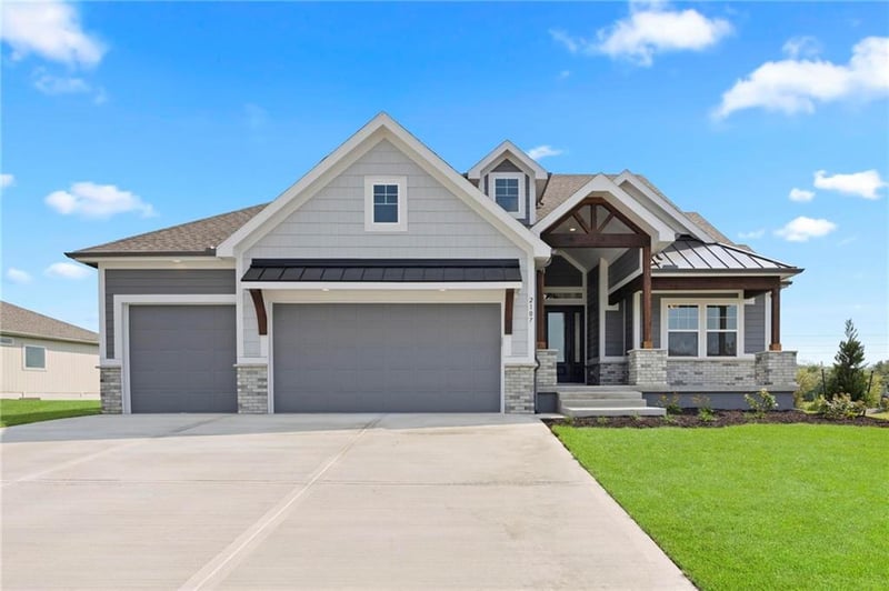 18625 Reinhardt St, Overland Park, KS 66085