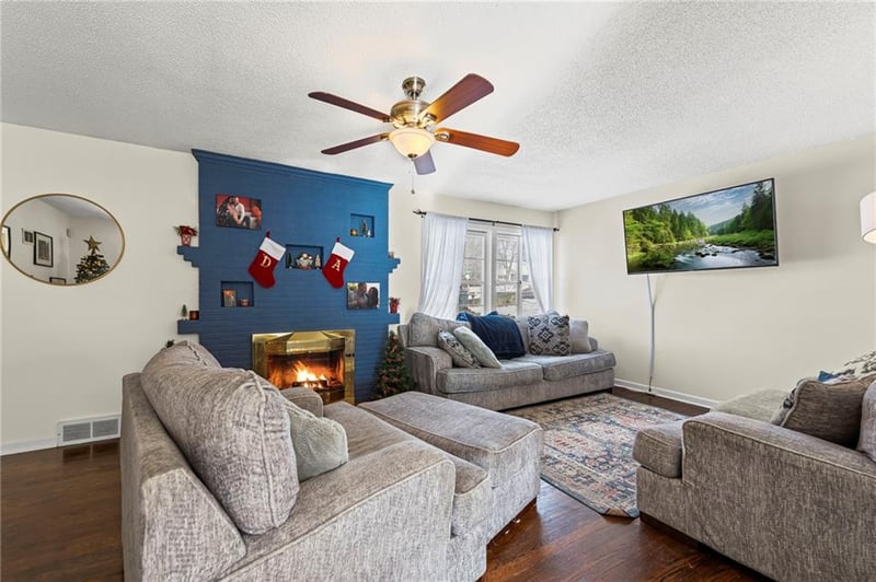 407 61st Ter, Kansas City, MO 64118