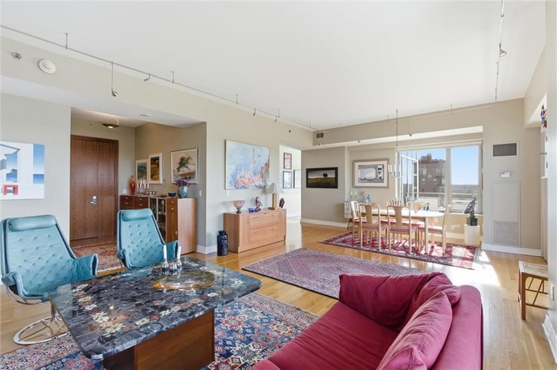 4950 Central St #805, Kansas City, MO 64112