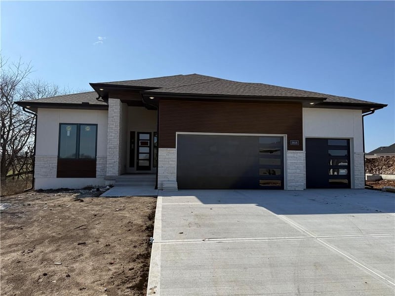 18616 Ironwood St, Overland Park, KS 66085