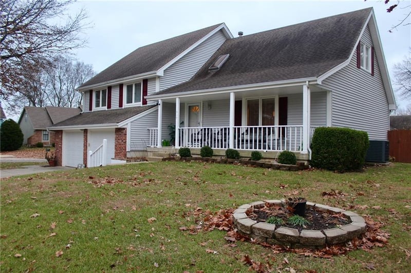 617 Birchwood Dr, Lee's Summit, MO 64086