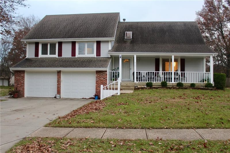 617 Birchwood Dr, Lee's Summit, MO 64086