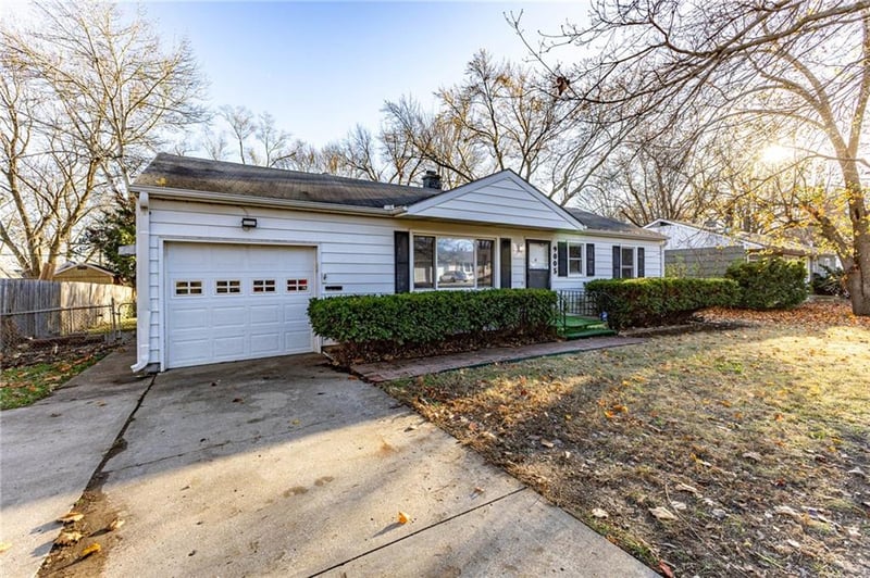 9005 74th St, Raytown, MO 64133