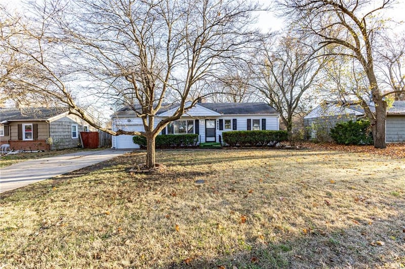 9005 74th St, Raytown, MO 64133