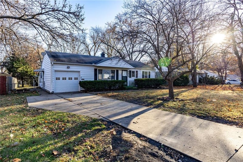 9005 74th St, Raytown, MO 64133