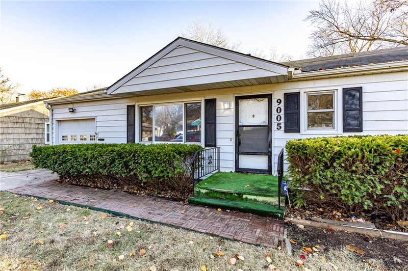 9005 74th St, Raytown, MO 64133