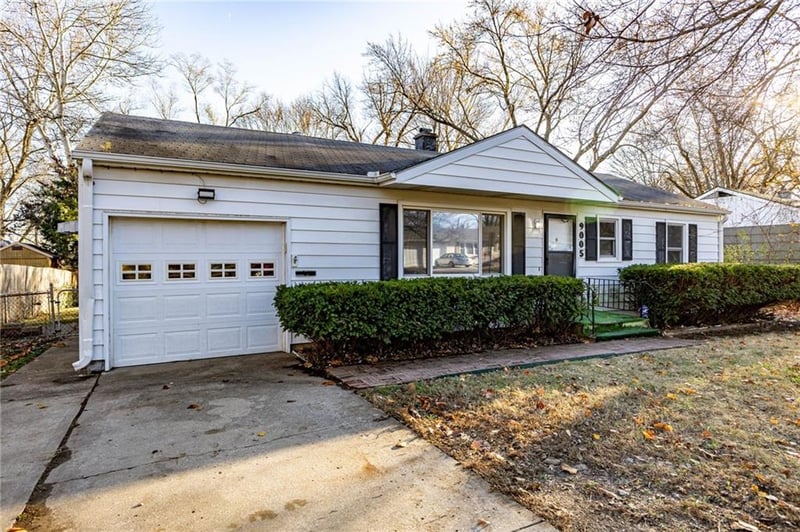 9005 74th St, Raytown, MO 64133